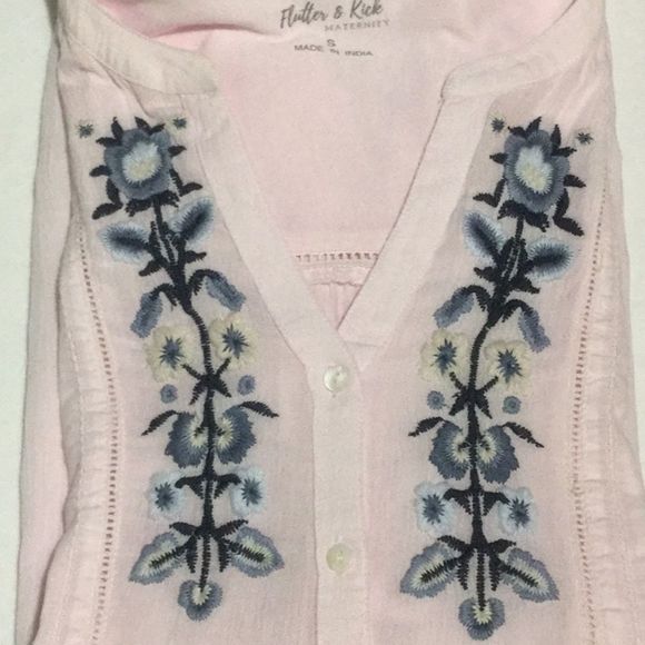 Flutter & Kick Maternity Button Down Blouse - Picture 8 of 8